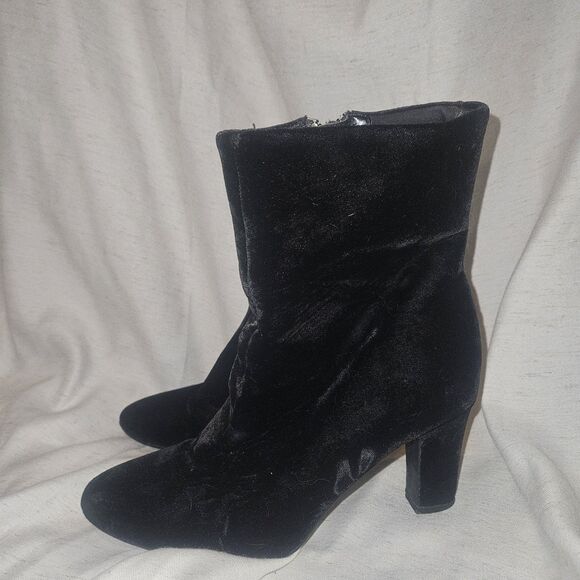 Lauren Ralph Lauren Shoes - Lauren Ralph Lauren Bridgett Black Velvet Heel Booties Size 8B Boho Witchy Goth
